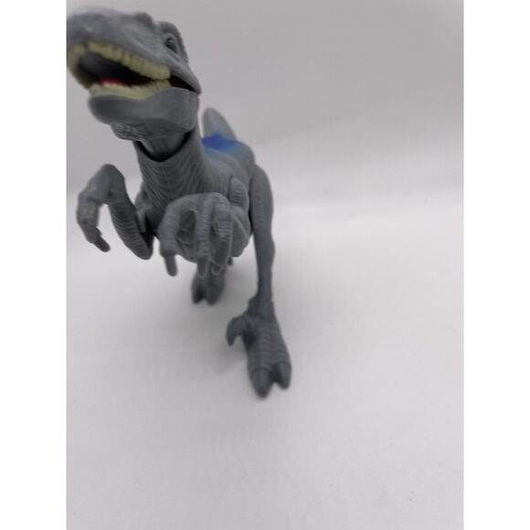 Jurassic World Blue Dinosaur Action Figure Lights up and "Talks" - Picture 5 of 6